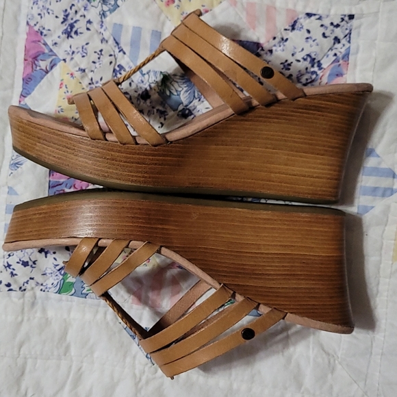 UGG Wedge Sandals Size 8 - Picture 3 of 10